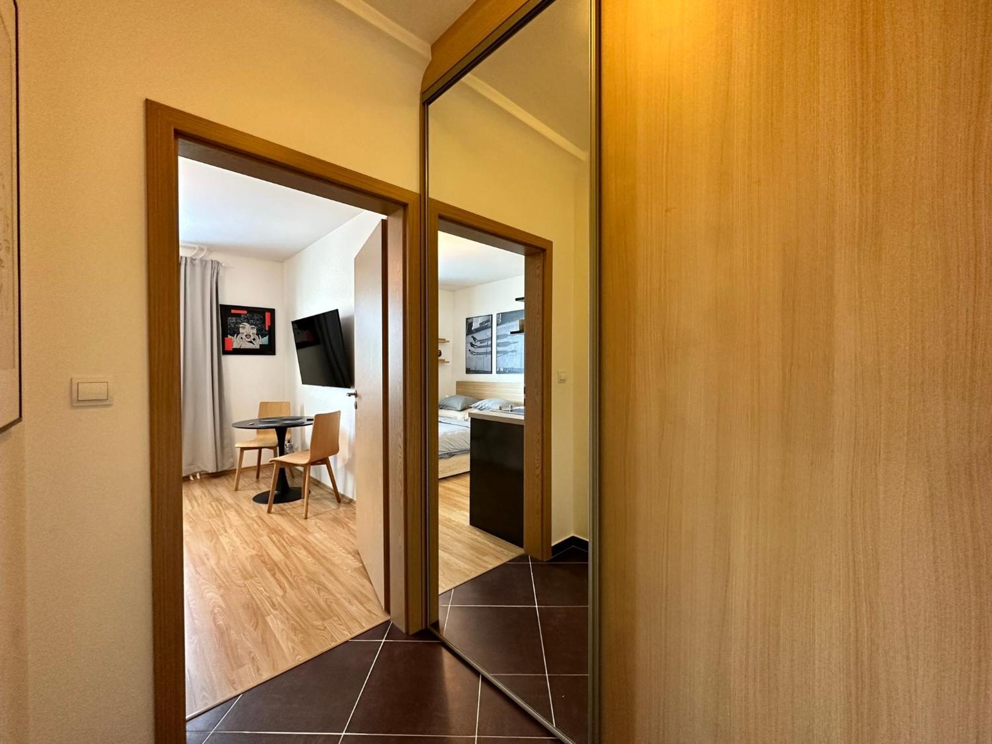 Cozy Studio Apartment In The Wider Center ブラチスラヴァ エクステリア 写真